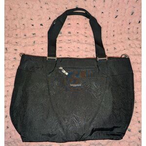 Baggallini Avenue Tote Travel Laptop Bag Black Phone Pocket Shoulder Business